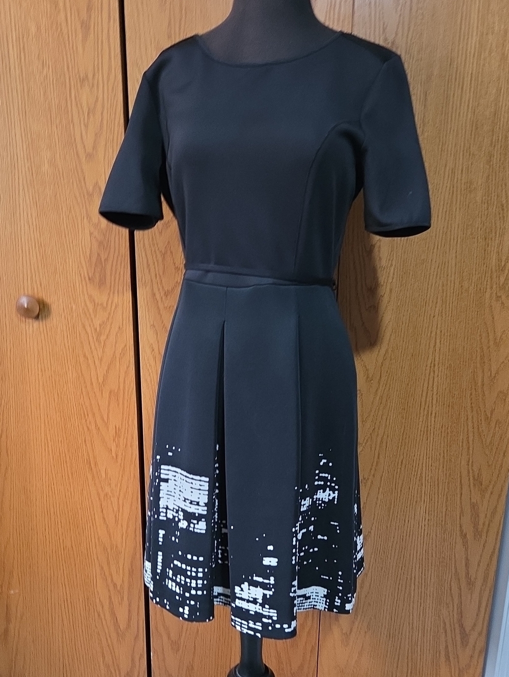 Elie Tahari Black Mini Dress with White Cityscape Hem